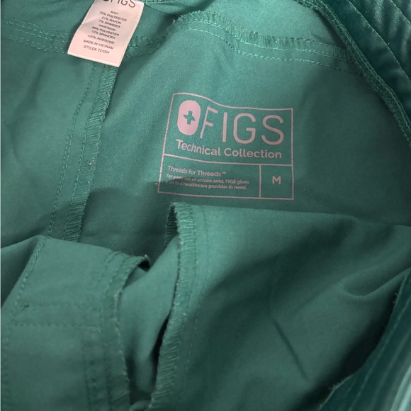 FIGS Hunter Green Color XS Top, medium Bottoms - Picture 2 of 4